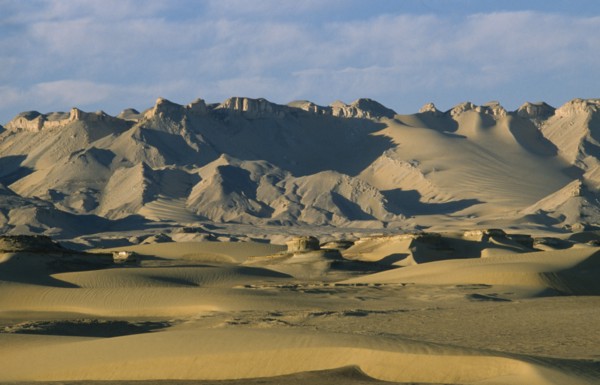 EGYPT, Western Desert , Desert landscape and hills near Dhakla Oasis
