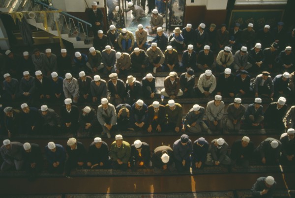 CHINA, Gansu Province, Lanzhou , Looking down on Muslims at prayer