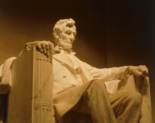 USA, Washington DC, The Lincoln Memorial with the illuminated statue of Abraham Lincoln seated