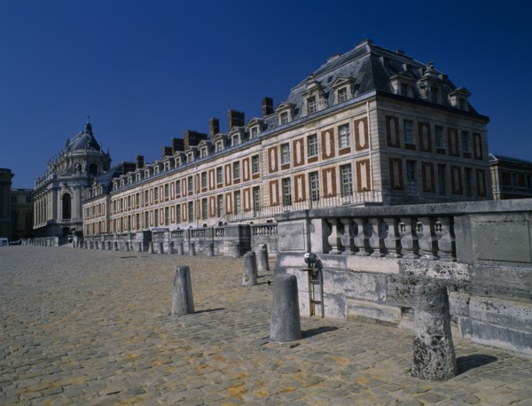 FRANCE, Ile de France, Paris, Versailles. The Royal Courtyard.