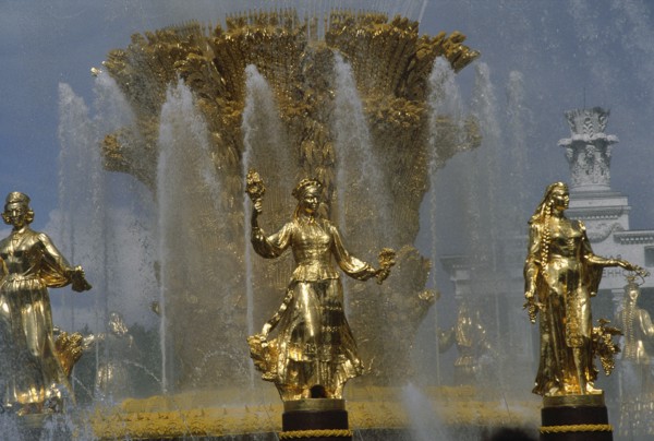 RUSSIA, Moscow, The Friendship Of Nations fountain