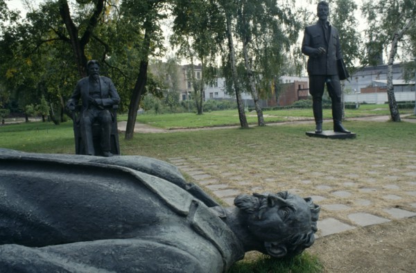 RUSSIA, Moscow, Statue knocked over during coup.