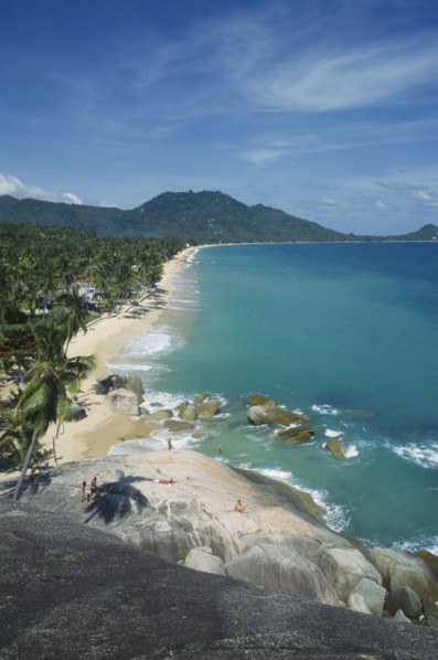 THAILAND, Surat Thani, Koh Samui, View along Lamai beach from vantage point