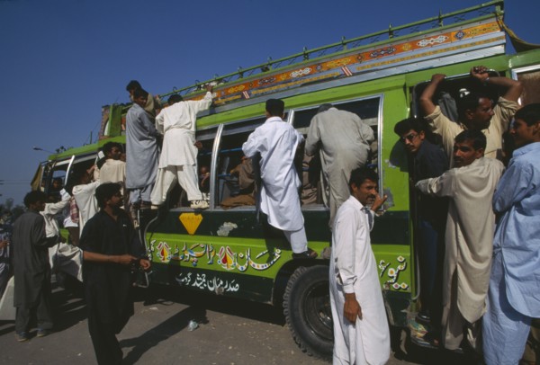 PAKISTAN, Punjab, Lahore, Overcrowded bus