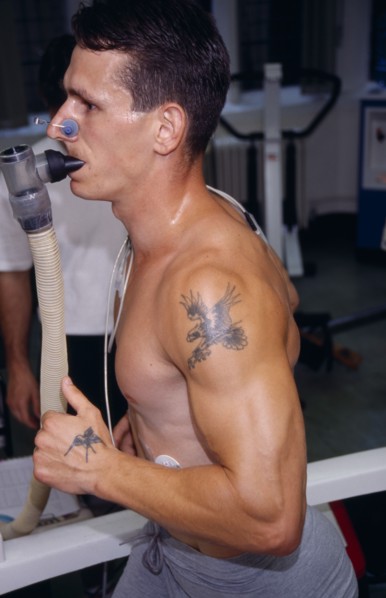 10001944 SPORT Athletics Health Man running on treadmill for VO2 max endurance testing