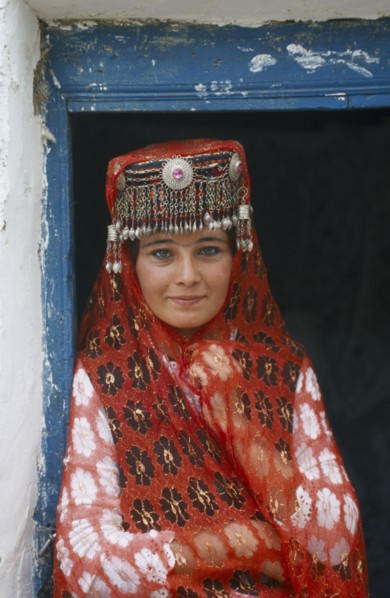CHINA, Tienshan, Tashgurgen, Tajik girl in traditional costume at house on the Silk Route