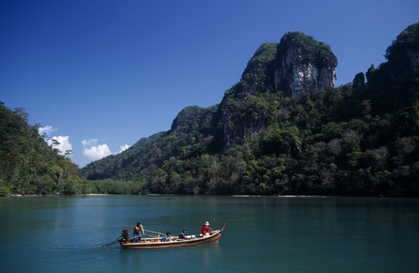 MALAYSIA, Kedah, Langkawi, Pulau Dayang Bunting island with hunters arriving in a traditional long