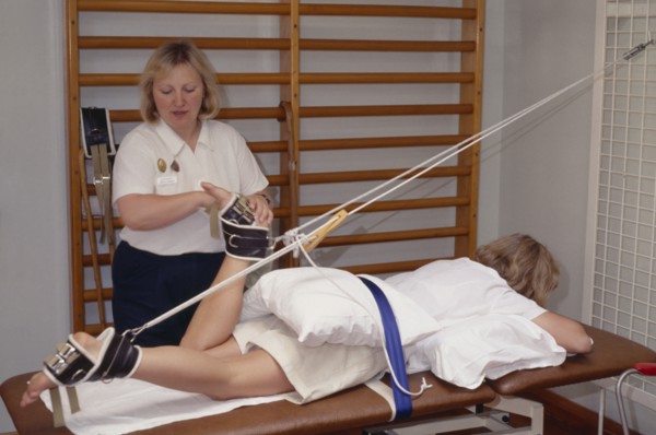 20010202 SPORT Injuries Physiotherapist  Female sport physiotherapist exercising female patients knee