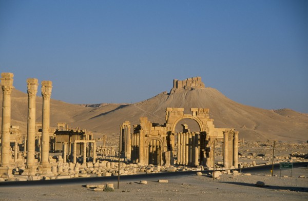 SYRIA, Central, Tadmur, View towards Monumental Arch comprising of high central arch flanked by a
