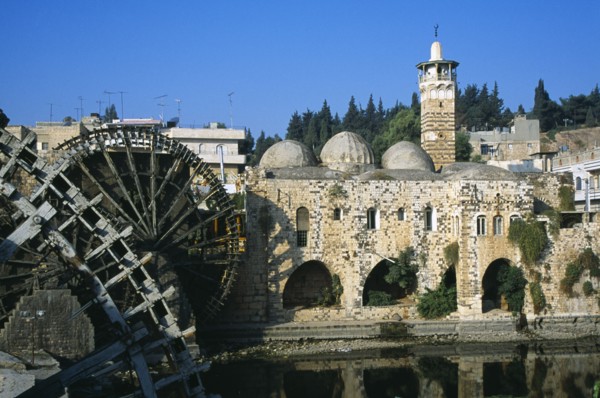 SYRIA, Central, Hama, Wooden norias or waterwheels on the Orontes river and the Al Nuri Mosque