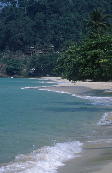 THAILAND, Trat Province, Koh Chang, Chalets on a hillside at the northern end of Aow Bai Lan Lonely