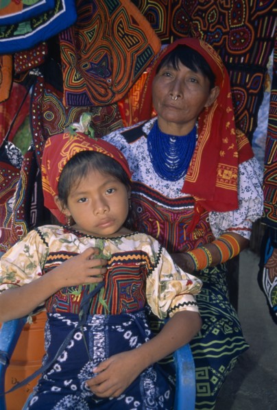PANAMA, San Blas Islands, Portrait of a Cuna Indian woman and young girl
