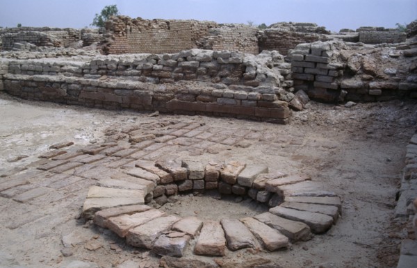 PAKISTAN, Mohenjo Daro, A well in the residential area of the 2500 BC Indus civilisation