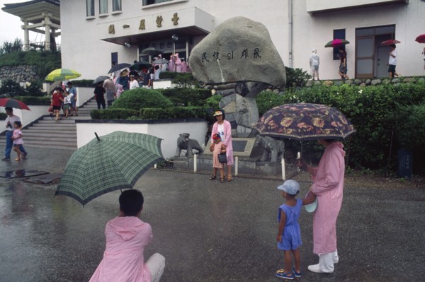 SOUTH KOREA, Border, Unification Observatory.  South Koreans have their photographs taken at the