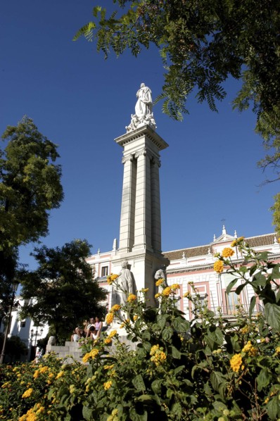SPAIN, Andalucia, Seville, Plaza del Triunfo with statue a top of tall column