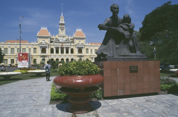 VIETNAM, South, Saigon, Hotel de Ville Peoples Committee building with Ho Chi Minh statue in front