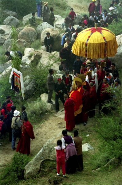 CHINA, Tibet, Drepung Monastery, Parade toward the Thangka and onlookers at a silken Thangka