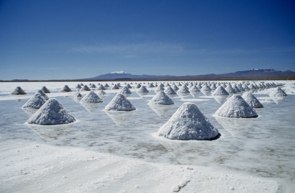 BOLIVIA, Uyuni, Salar de Uyuni, Salt flats with salt shovelled in to piles awaiting collection