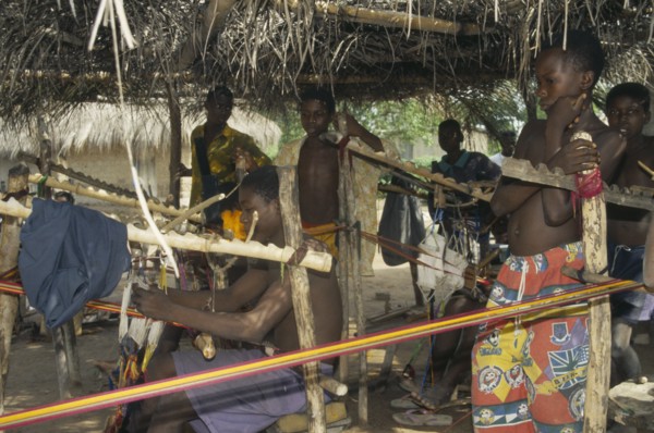 GHANA, Kumasi, Kente cloth weavers