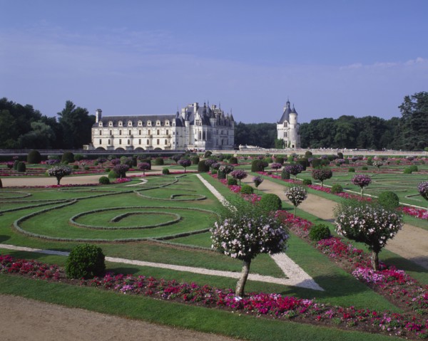 FRANCE, Indre et Loire, Loire Valley, Looking across formal gardens towards Chateau du Chenonceau.