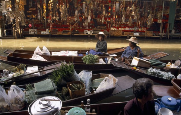 THAILAND, South, Bangkok, Damnoen Saduak Floating Market fruit vendors in their canoes with a
