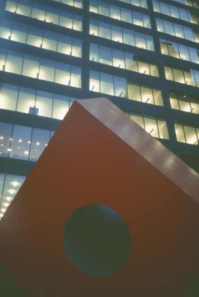 USA, New York, Manhattan, Isamu Noguchis Cube sculpture outside Marine Midland Bank Building on