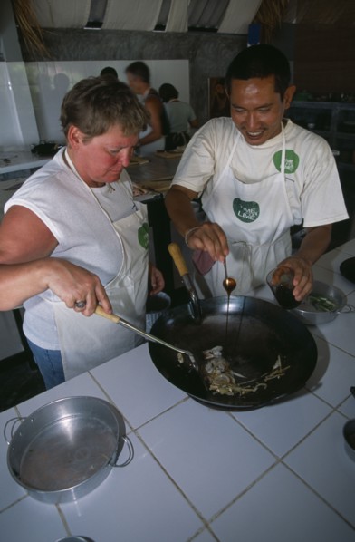 THAILAND, Krabi, Koh Lanta Yai, Cookery class at Time For Lime on Klong Dao beach. Instructor with