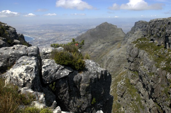 SOUTH AFRICA, Western Cape, Cape Town, The rocky summit of Table Mountain