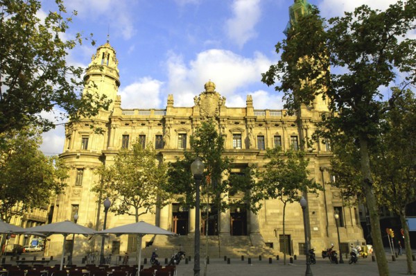 SPAIN, Catalonia, Barcelona, Telephone building facade with cafe in the square in front