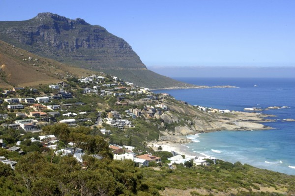 SOUTH AFRICA, Western Cape, Cape Town, View over mountainous coastline