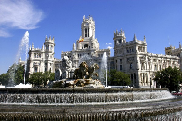 SPAIN, Madrid, Plaza de Cibeles fountain with the post office facade behind