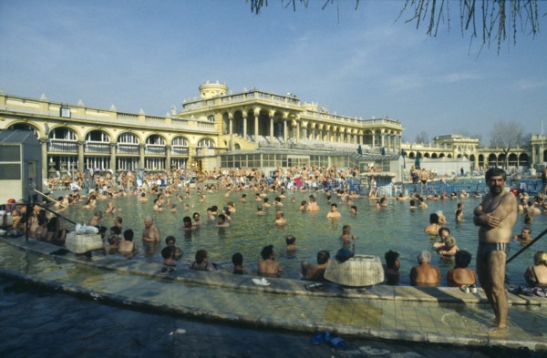 HUNGARY, Budapest, Szechenyi Thermal Baths.  Open air swimming pools with crowds of bathers at