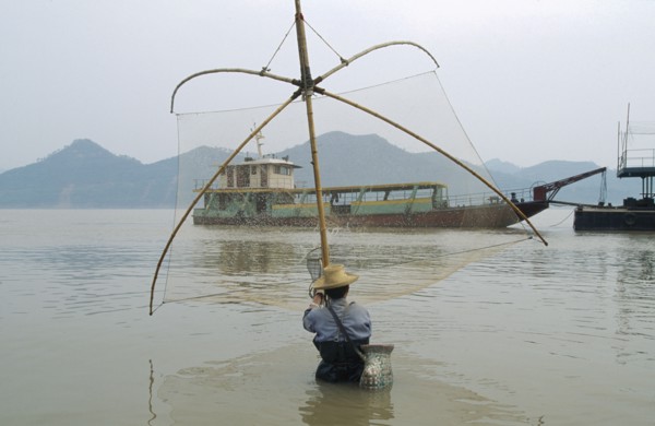 CHINA, Hubei Province, Yichang, Man fishing in the Yangtze River