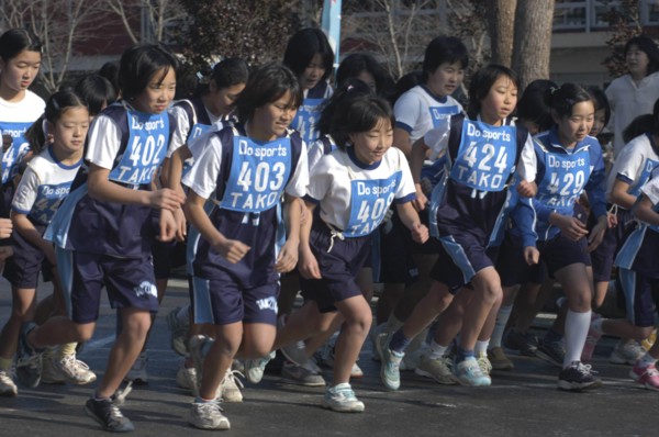 JAPAN, Chiba, Tako, 11-12 year old girls starting a 2 kilometer race which is part of the towns