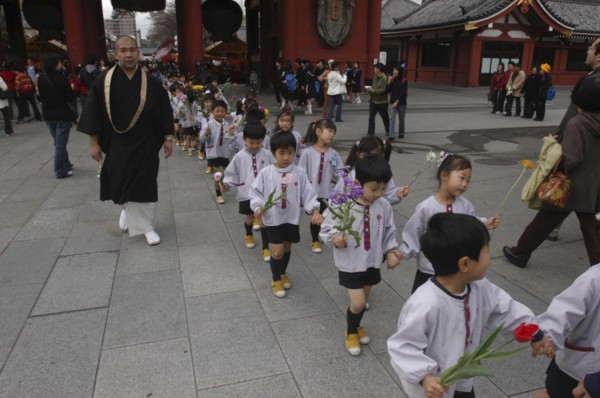 JAPAN, Honshu, Tokyo, "Asakusa. 4 year old nursery students from Senso-ji Dembo-in Nursery,