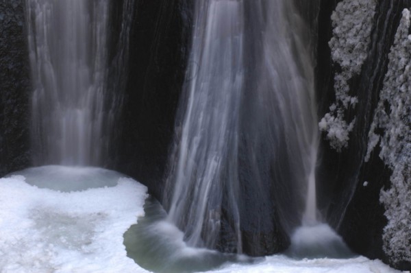 JAPAN, Ibaragi, Fukuroda-no-taki, Fukuroda Waterfalls in the winter with the gushing water at the