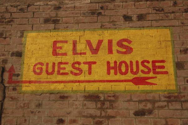 INDIA, Uttar Pradesh, Varanasi , Sign for the Elvis Guest House