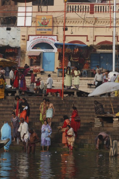 INDIA, Uttar Pradesh, Sarnath, Dashaswamedh Ghat with early morning bathers in the Ganges River
