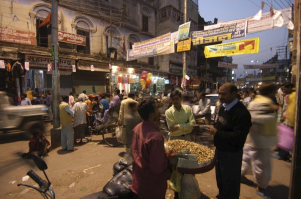 INDIA, Uttar Pradesh, Varanasi, Dasashwamedh Ghat. Market scene at dusk