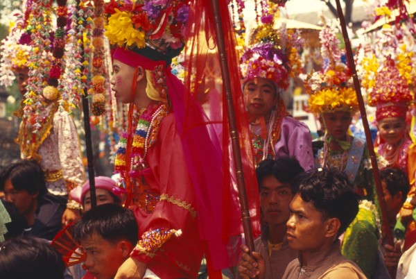 THAILAND, Chiang Mai, Shan Poi San Long. Crystal Children ceremony with Luk Kaeo circumambulating