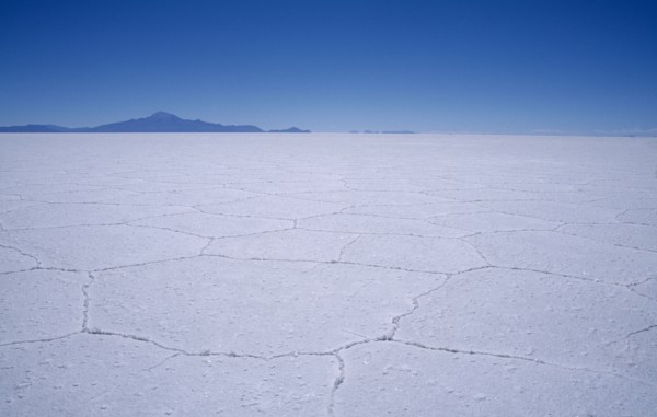 BOLIVIA, Altiplano, Potosi, Salar de Uyuni.  Vast expanse of salt lake.