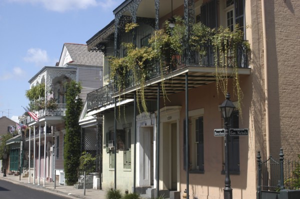 USA, Louisiana, New Orleans, French Quarter. Pastel coloured architecture with ironwork balconies