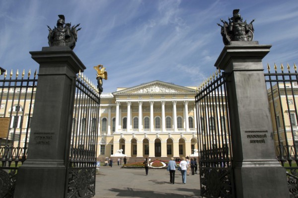 RUSSIA, St Petersburg, Entrance gates to the courtyard of the Mikhailovsky Palace and Russian
