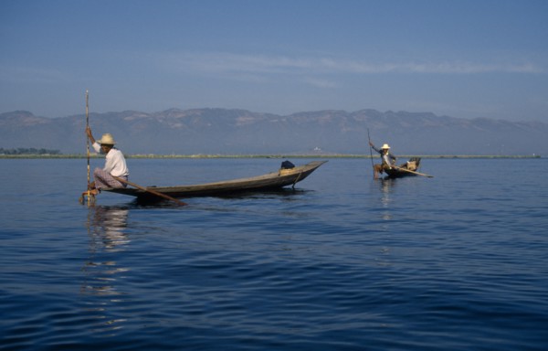 MYANMAR, Inle Lake, Fishermen with narrow wooden canoes.