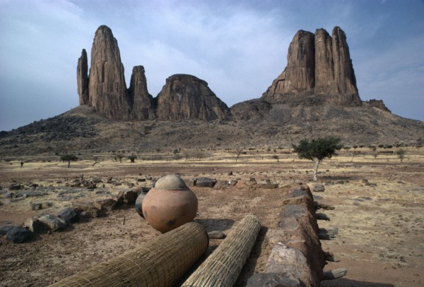 MAURITANIA, Landscape, Arid landscape and rock formations from rooftop of building.