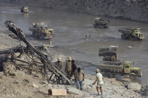 CONGO, Construction, Building of the Inge Dam.