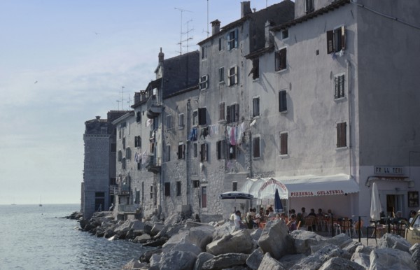 CROATIA, Istria, Rovinj, Old city waterfront building with a washing line hanging from shuttered