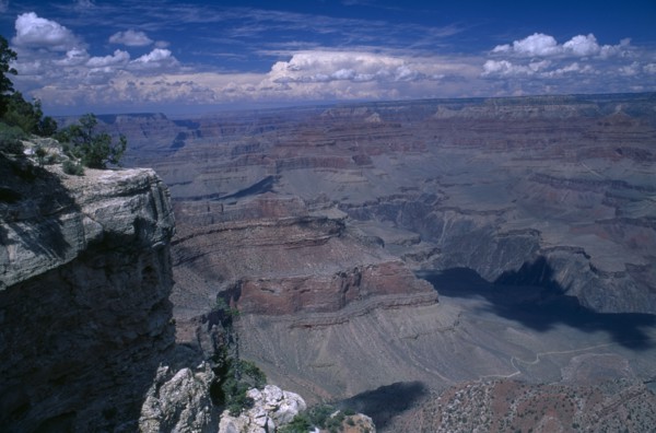 USA, Arizona, Grand Canyon, View over canyon from the south rim.