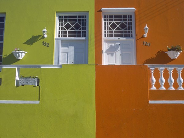 SOUTH AFRICA, Western Cape, Cape Town, Bo Kapp District. Chiappini Street. Brightly painted houses