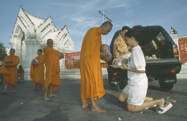 THAILAND, Bangkok, Monks collecting Alms outside Marble Temple. Wat Benchamabophit